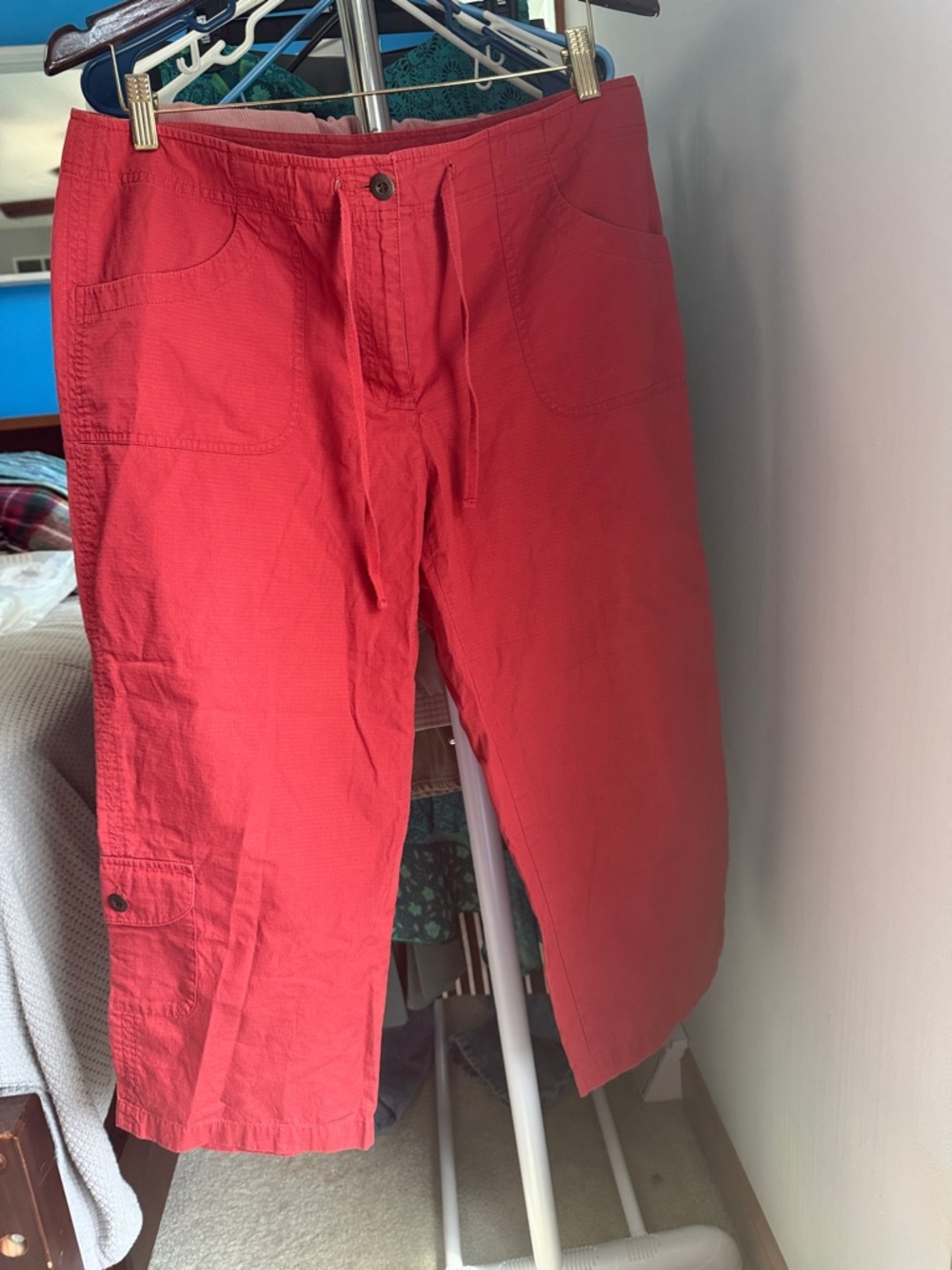 villager Coral Red Capris